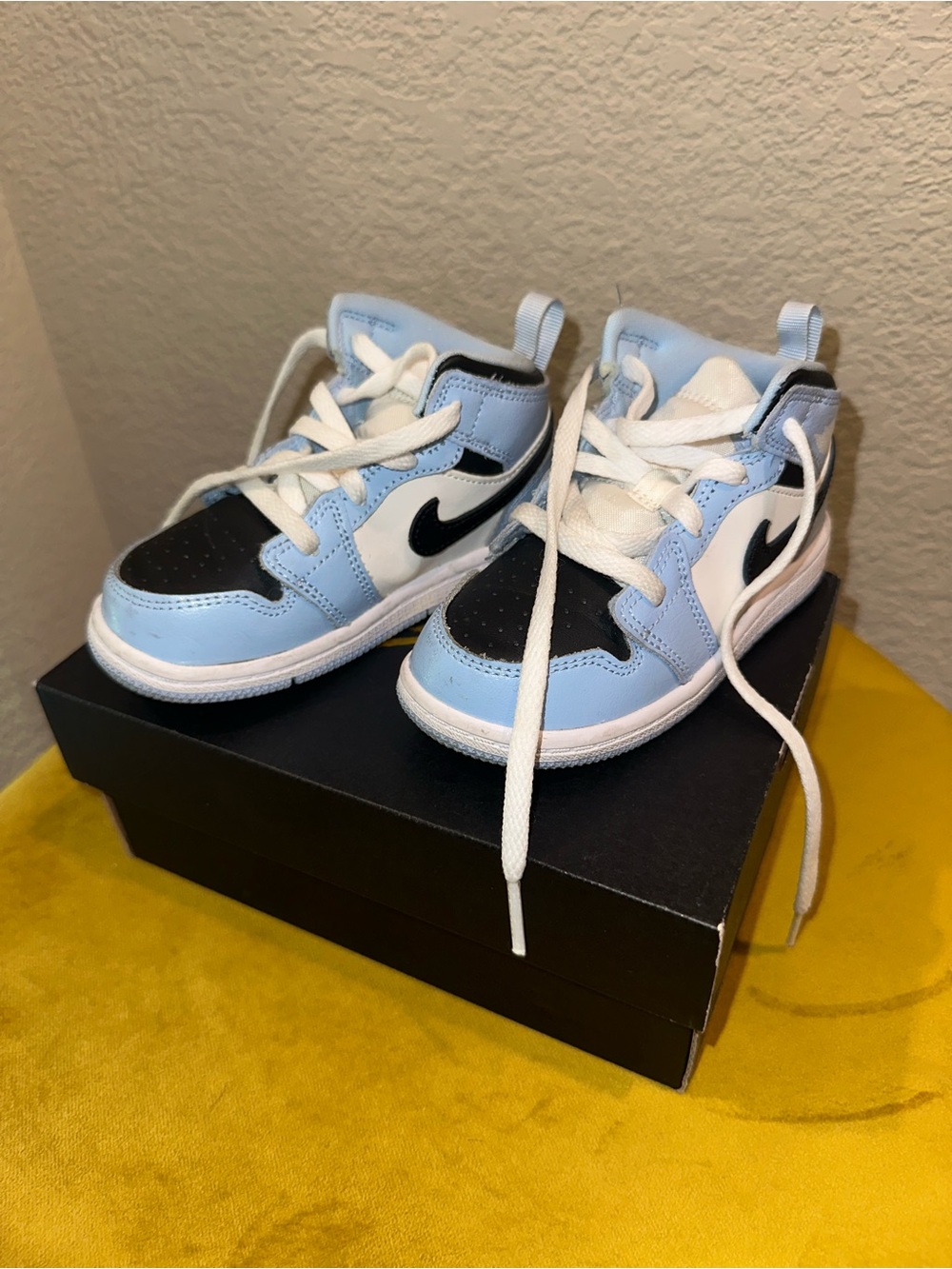 Nike Kids' Light Blue, Black & White Low-Top Sneakers